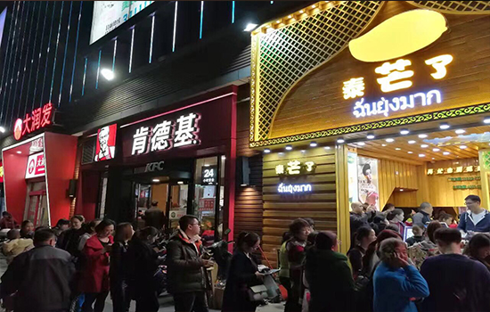 附近小吃街上有家泰芒了店又火了.jpg