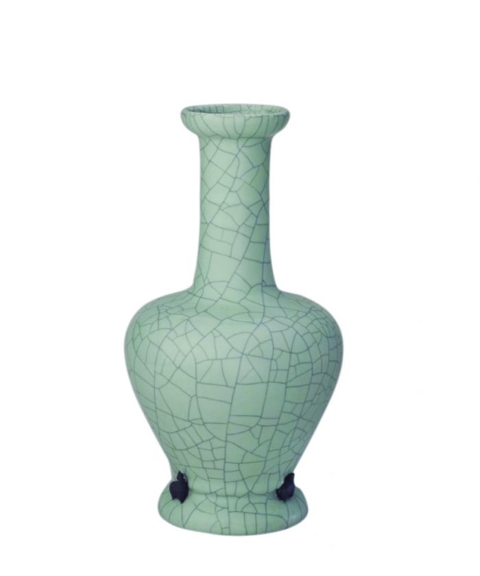 清雍正 仿哥釉塑贴三羊瓶，高27cm，口径7.3cm，足径9.8cm