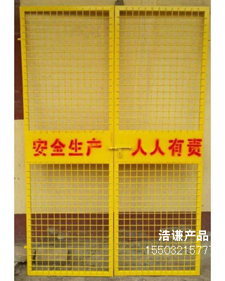 施工电梯安全防护门铁丝网.jpg